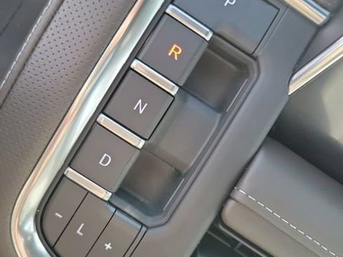 Used 2023 GMC Yukon SLT AWD/4WD image 39
