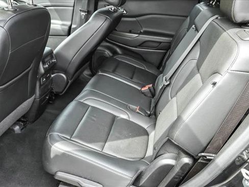 Used 2023 GMC Acadia SLT FWD image 23