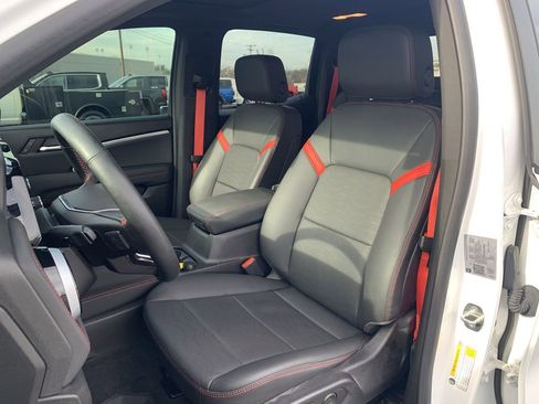 Used 2023 Chevrolet Colorado Z71 w/ Z71 Convenience Package 2 image 13