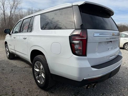 Used 2023 Chevrolet Suburban Premier image 3