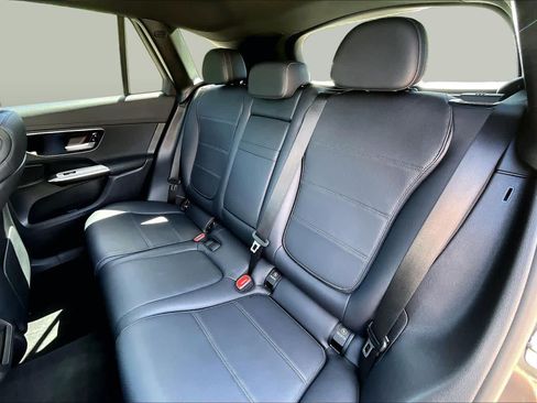 Used 2024 Mercedes-Benz GLC 300 4MATIC image 21