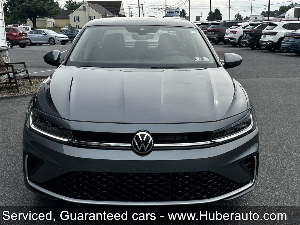 Used 2026 Volkswagen Jetta SE FWD image 2