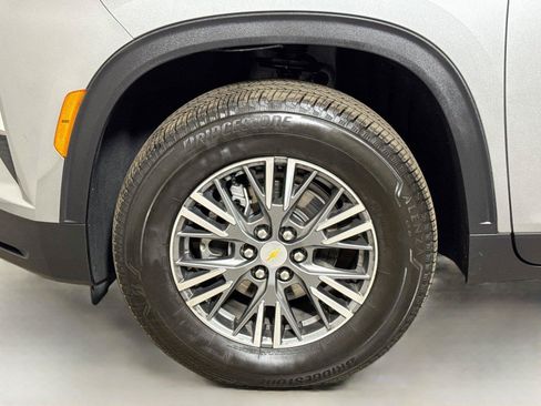 Certified 2026 Chevrolet Traverse LT FWD image 30