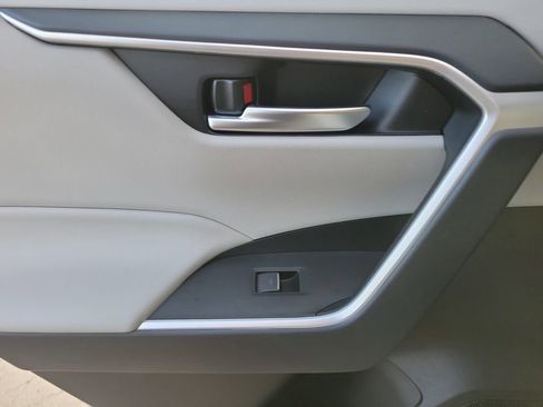 Used 2023 Toyota RAV4 XLE image 8