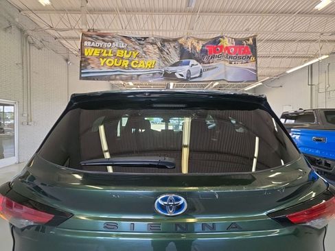 Used 2022 Toyota Sienna LE image 4