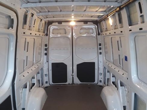 Used 2025 Mercedes-Benz Sprinter 2500 image 14