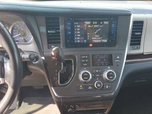 Used 2017 Toyota Sienna Limited Premium w/ Advanced Technology Package FWD image 19