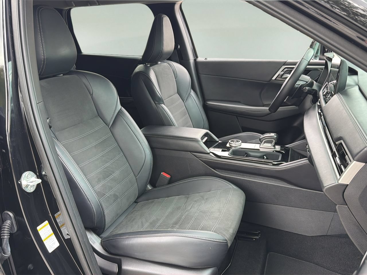 Used 2025 Mitsubishi Outlander SE FWD image 21