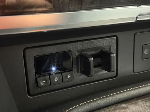 Used 2022 Nissan Armada Platinum w/ Captain's Chairs Package RWD image 45