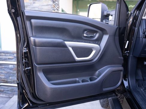 Used 2023 Nissan Titan SV w/ SV Convenience Package AWD/4WD image 9