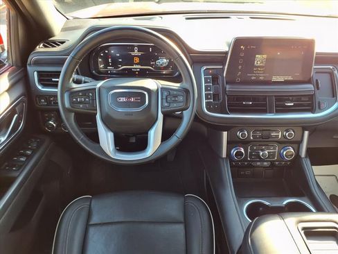 Used 2024 GMC Yukon SLT image 3