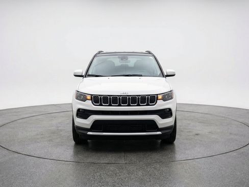 Used 2025 Jeep Compass Limited AWD/4WD image 2