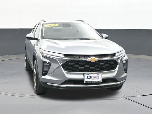 Used 2024 Chevrolet Trax LT w/ Driver Confidence Package FWD image 25