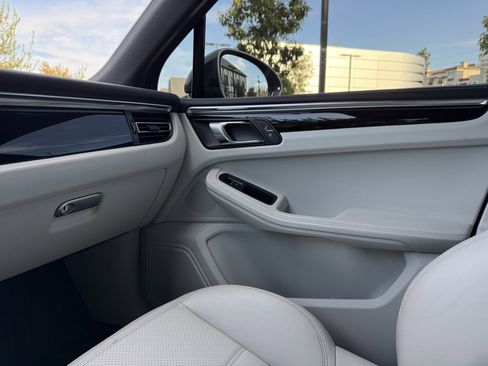 Certified 2023 Porsche Macan Turbo image 24