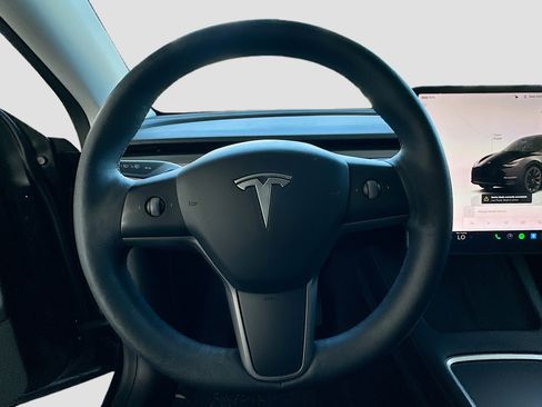 Used 2022 Tesla Model Y Long Range AWD/4WD image 10