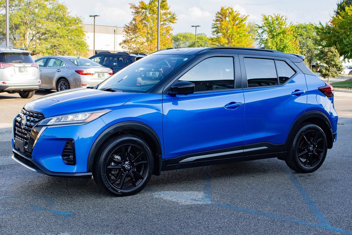 Used 2023 Nissan Kicks SR w/ SR Premium Package FWD image 4