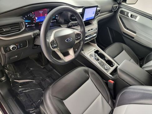 Used 2023 Ford Explorer XLT w/ Equipment Group 202A AWD/4WD image 12