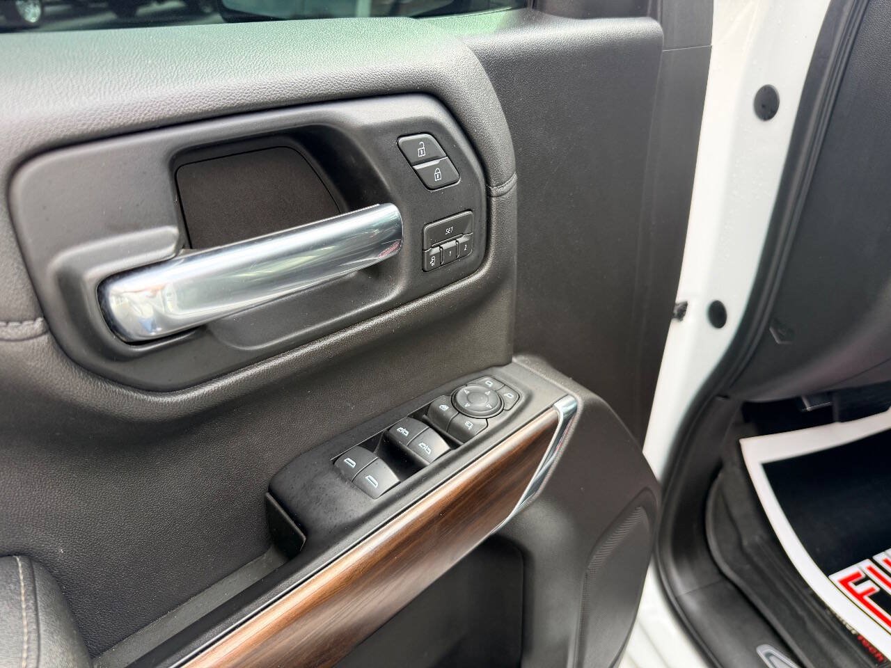 Used 2019 GMC Sierra 1500 SLT AWD/4WD image 17