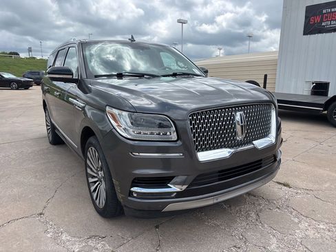 Used 2018 Lincoln Navigator Reserve w/ Cargo Package AWD/4WD image 2