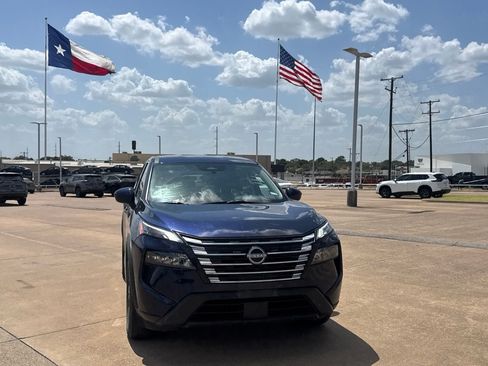 Used 2025 Nissan Rogue SV FWD image 4