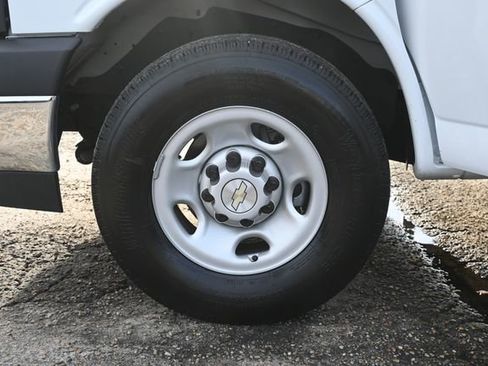 Used 2024 Chevrolet Express 2500 w/ Driver Convenience Package image 27