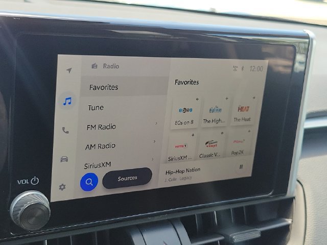 Used 2025 Toyota RAV4 XLE FWD image 24