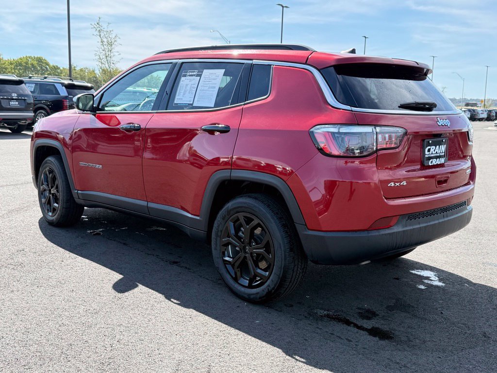 Used 2025 Jeep Compass Latitude w/ Sun & Sound Group AWD/4WD image 7