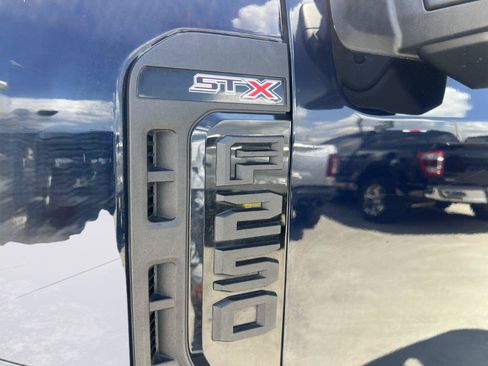 Used 2023 Ford F250 XL w/ STX Appearance Package AWD/4WD image 9