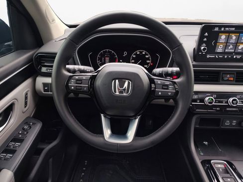 Used 2025 Honda Pilot Touring image 21