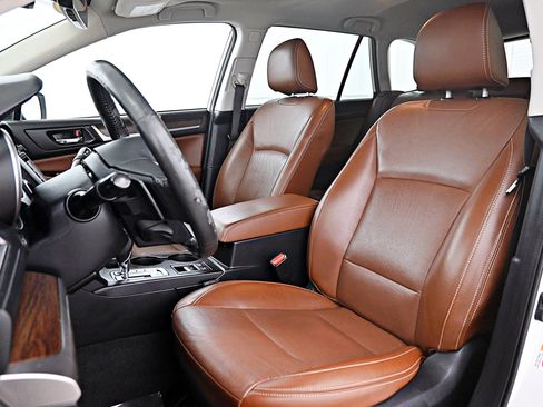 Used 2017 Subaru Outback 3.6R Touring image 5