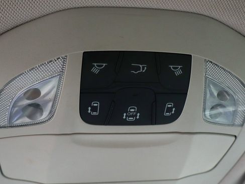 Used 2021 Chrysler Pacifica Touring-L image 28