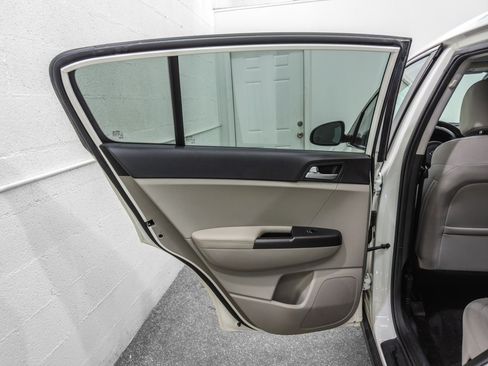 Used 2021 Kia Sportage LX FWD image 13
