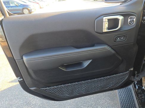 Used 2023 Jeep Wrangler Sahara image 22