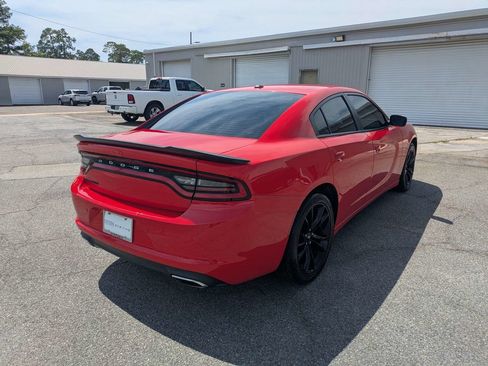 Used 2018 Dodge Charger SXT w/ Blacktop Package RWD image 3