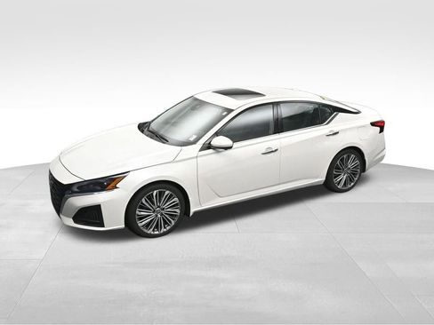 Used 2023 Nissan Altima 2.5 SL FWD image 19