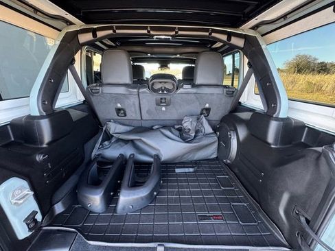 Used 2024 Jeep Wrangler Unlimited Rubicon image 32