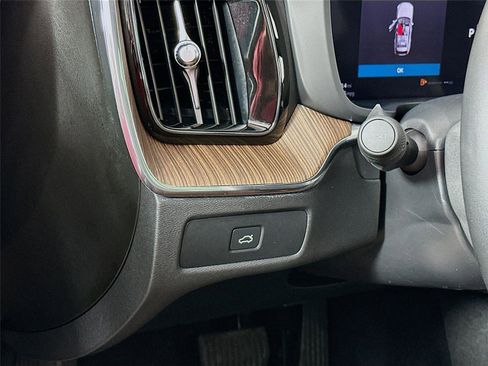 Used 2023 Volvo XC60 B5 Plus w/ Climate Package image 10