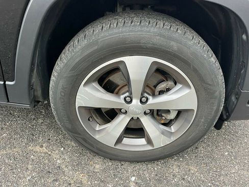 Used 2021 Jeep Cherokee Limited image 29