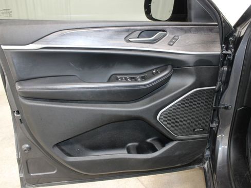 Used 2021 Jeep Grand Cherokee L Limited image 21