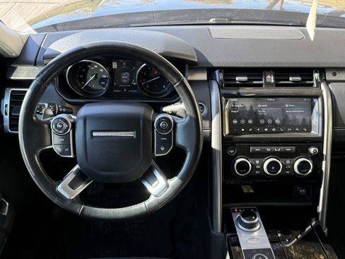 Used 2017 Land Rover Discovery First Edition image 17