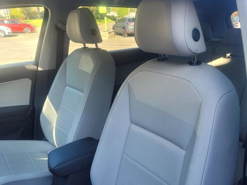 Used 2019 Volkswagen Tiguan SE w/ Panoramic Sunroof Package AWD/4WD image 17