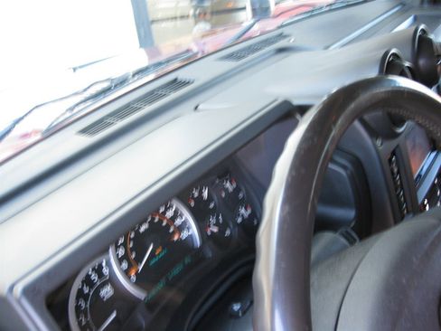 Used 2005 HUMMER H2 w/ Preferred Equipment Group image 26