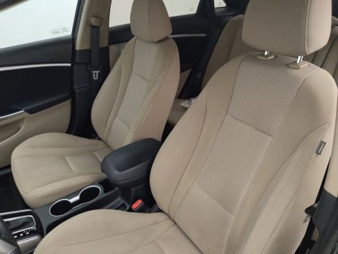 Used 2014 Hyundai Elantra GT FWD image 17