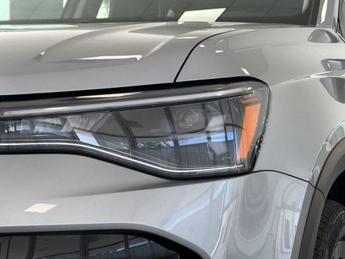 New 2026 Volkswagen Taos SE FWD image 11