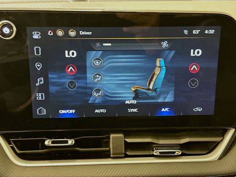 Used 2025 Chevrolet Equinox LT w/ Convenience Package II image 24