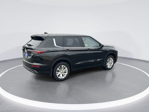Used 2025 Mitsubishi Outlander ES FWD image 7