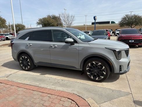 Certified 2024 Kia Sorento EX w/ Panoramic Sunroof Package image 4