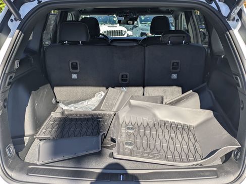 New 2025 Jeep Grand Cherokee 4WD image 25