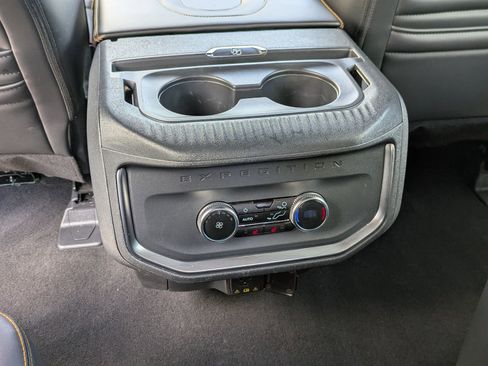 Used 2025 Ford Expedition Tremor AWD/4WD image 31