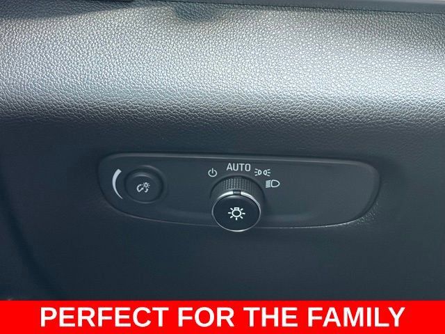 Used 2020 Chevrolet Traverse LS w/ LPO, Floor Liner Package AWD/4WD image 20